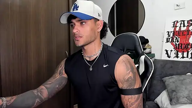 Snapshot of Alessandro_Vanni chatting on 09/12/25, 01:28 Alessandro Vanni online show from 09/12/25, 01:28