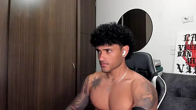 Snapshot of Alessandro_Vanni chatting on 09/22/25, 01:29 Alessandro Vanni online show from 09/22/25, 01:29