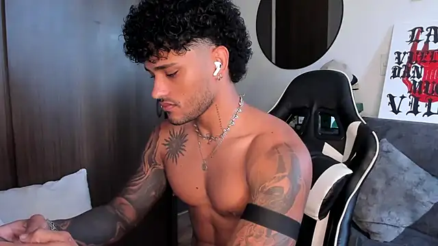 Snapshot of Alessandro_Vanni chatting on 09/28/25, 12:43 Alessandro Vanni online show from 09/28/25, 12:43