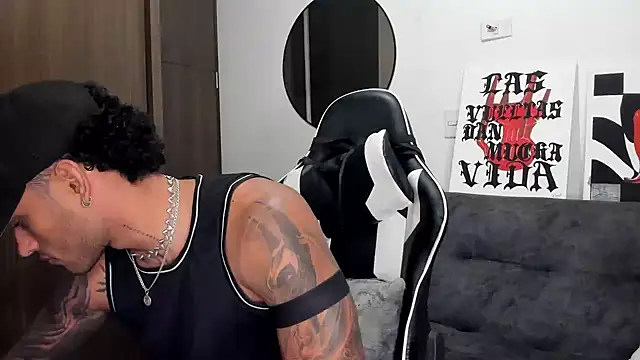 Snapshot of Alessandro_Vanni chatting on 10/08/25, 01:36 Alessandro Vanni online show from 10/08/25, 01:36