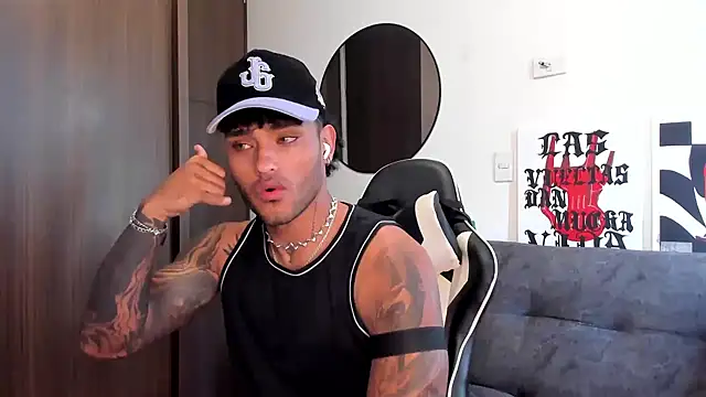 Snapshot of Alessandro_Vanni chatting on 10/09/25, 01:09 Alessandro Vanni online show from 10/09/25, 01:09