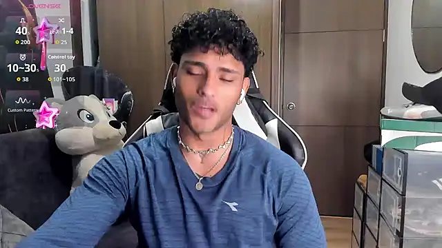 Snapshot of Alessandro_Vanni chatting on 10/26/25, 01:33 Alessandro Vanni online show from 10/26/25, 01:33