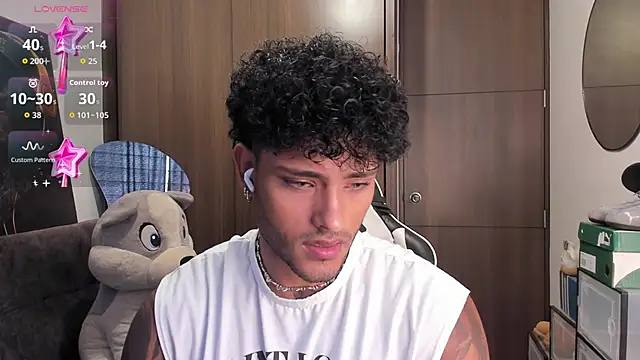 Snapshot of Alessandro_Vanni chatting on 11/06/25, 04:19 Alessandro Vanni online show from 11/06/25, 04:19