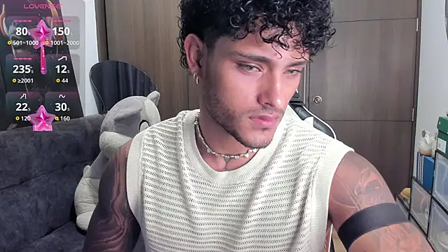 Snapshot of Alessandro_Vanni chatting on 11/08/25, 02:34 Alessandro Vanni online show from 11/08/25, 02:34