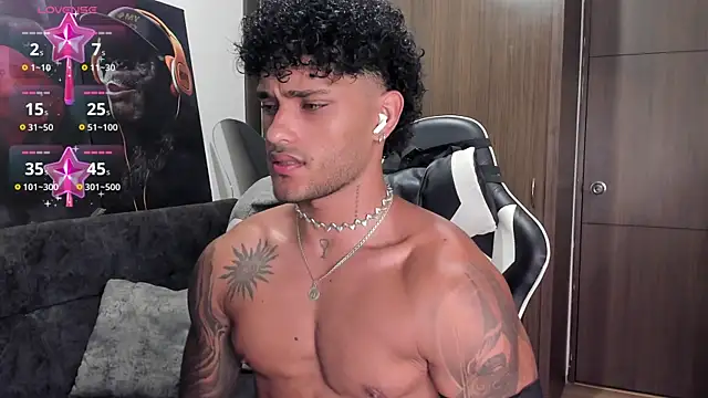 Snapshot of Alessandro_Vanni chatting on 11/12/25, 02:23 Alessandro Vanni online show from 11/12/25, 02:23