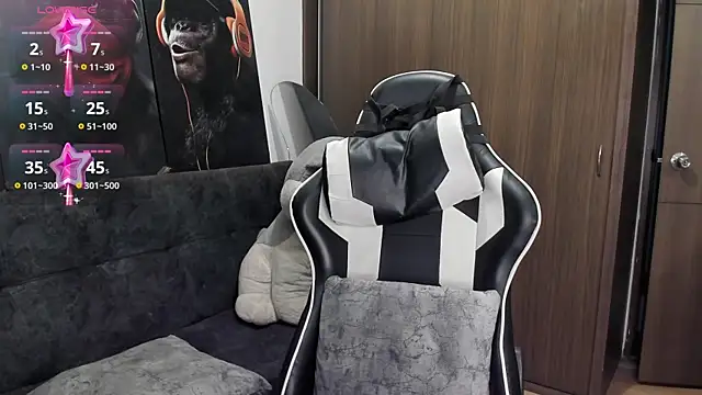 Snapshot of Alessandro_Vanni chatting on 11/12/25, 10:41 Alessandro Vanni online show from 11/12/25, 10:41