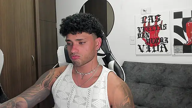 Snapshot of Alessandro_Vanni chatting on 12/15/25, 02:38 Alessandro Vanni online show from 12/15/25, 02:38