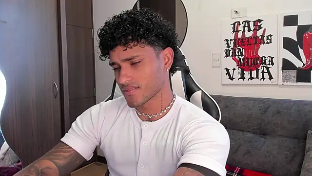 Alessandro Vanni online show from 01/06/26, 01:26