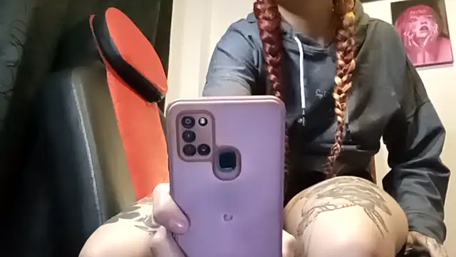 Snapshot of Tattoodreams_lucy chatting on 10/23/25, 10:19 Tattoodreams lucy online show from 10/23/25, 10:19