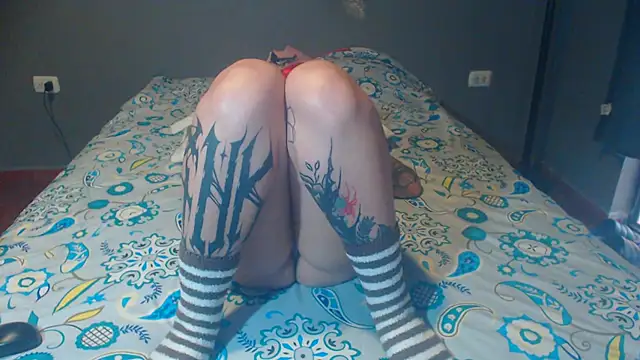 Snapshot of Tattoodreams_lucy chatting on 04/25/26, 09:45 Tattoodreams lucy online show from 04/25/26, 09:45