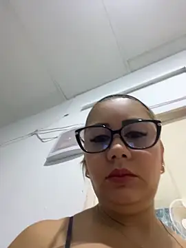 Snapshot of maymercy chatting on 05/31/26, 11:17 maymercy online show from 05/31/26, 11:17