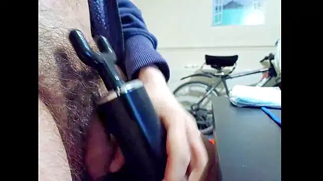 hairyuncut00 online show from 04/05/26, 02:42