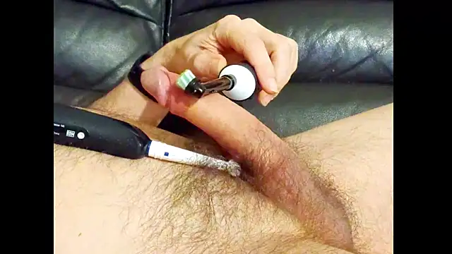 hairyuncut00 online show from 04/16/26, 08:48