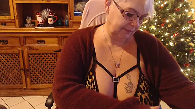 Snapshot of MISS_LINDAH chatting on 12/26/24, 06:19 MISS LINDAH online show from 12/26/24, 06:19