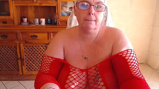 Snapshot of MISS_LINDAH chatting on 02/04/25, 09:49 MISS LINDAH online show from 02/04/25, 09:49