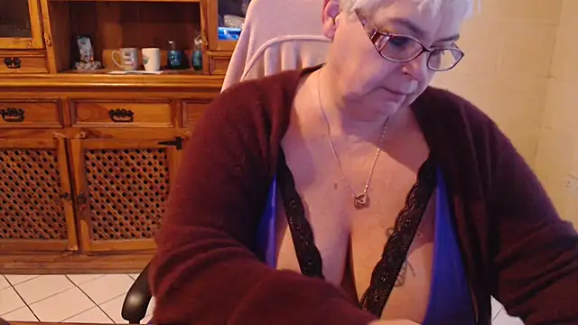 Snapshot of MISS_LINDAH chatting on 03/04/25, 06:15 MISS LINDAH online show from 03/04/25, 06:15