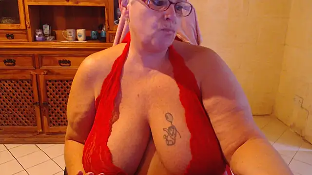 Snapshot of MISS_LINDAH chatting on 10/01/25, 05:13 MISS LINDAH online show from 10/01/25, 05:13