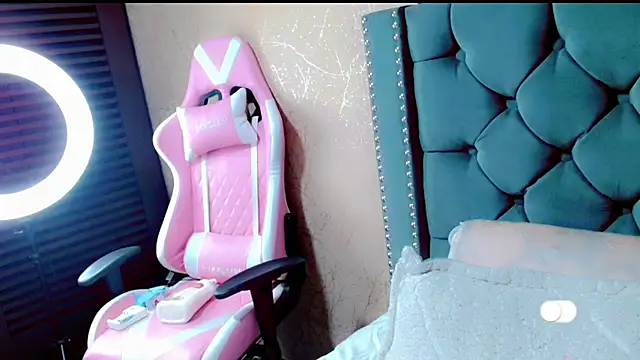 Imannejulienne online show from 01/08/25, 11:41