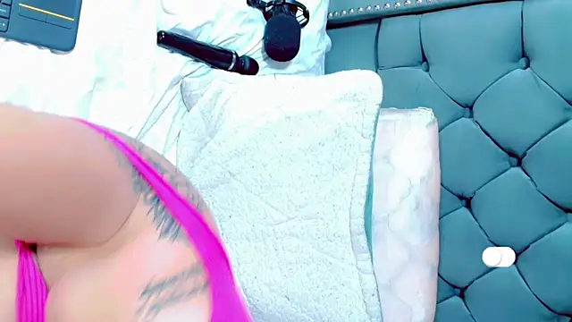 Imannejulienne online show from 01/24/25, 11:02