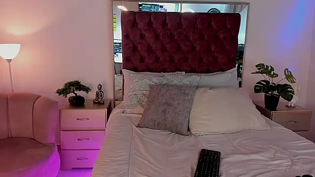 pamela reyes  online show from 02/24/25, 09:41