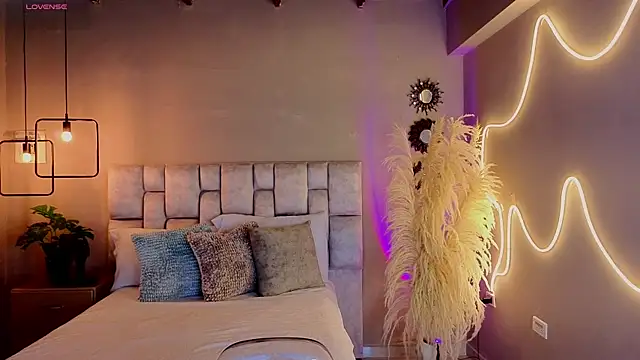 pamela reyes  online show from 09/23/25, 07:06