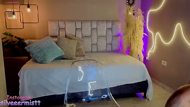 pamela reyes  online show from 10/11/25, 07:34