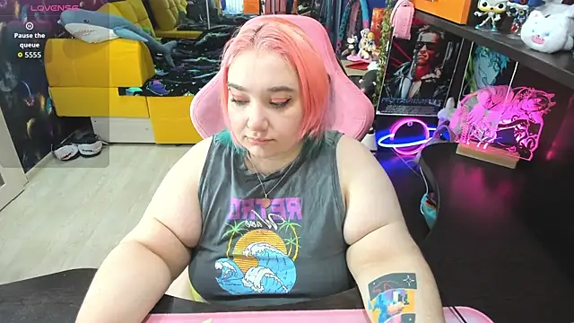 Softie Sofy online show from 12/17/25, 02:17