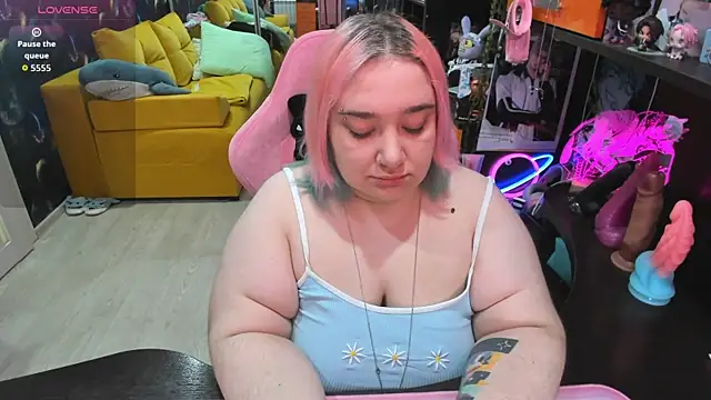 Softie Sofy online show from 05/15/26, 02:29