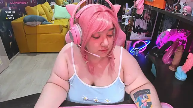 Softie Sofy online show from 05/18/26, 03:24