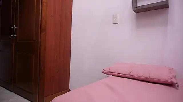 Snapshot of rousse_coup chatting on 09/27/25, 07:19 rousse coup online show from 09/27/25, 07:19