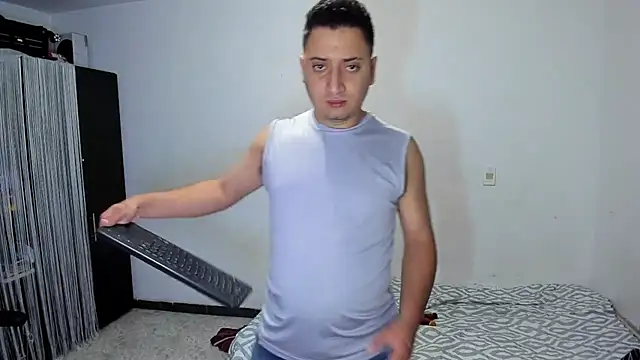 Snapshot of ares_sexxx chatting on 04/26/26, 09:56 ares sexxx online show from 04/26/26, 09:56