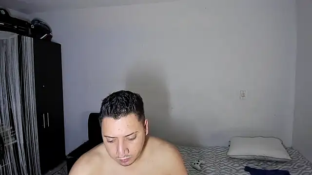 Snapshot of ares_sexxx chatting on 06/13/26, 02:15 ares sexxx online show from 06/13/26, 02:15