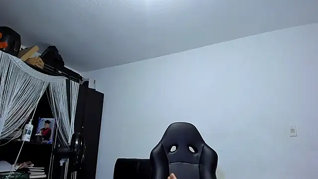 Snapshot of ares_sexxx chatting on 07/19/26, 03:21 ares sexxx online show from 07/19/26, 03:21
