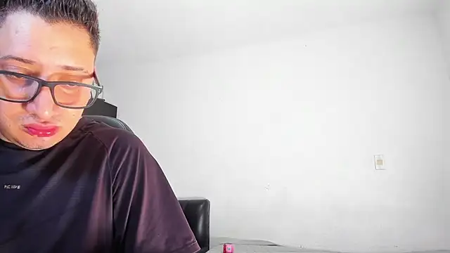 Snapshot of ares_sexxx chatting on 07/25/26, 06:49 ares sexxx online show from 07/25/26, 06:49
