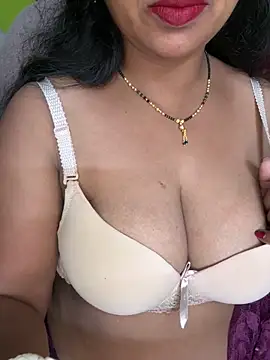 Snapshot of Anushka_21 chatting on 06/20/26, 01:30 Anushka 21 online show from 06/20/26, 01:30