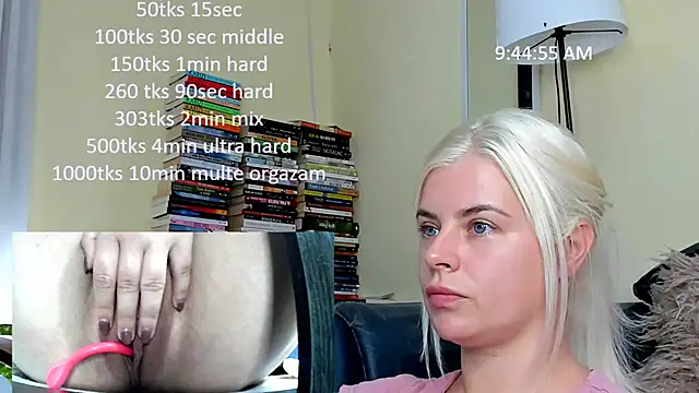 Snapshot of queenofthenighttt chatting on 07/10/26, 07:45 queenofthenighttt online show from 07/10/26, 07:45
