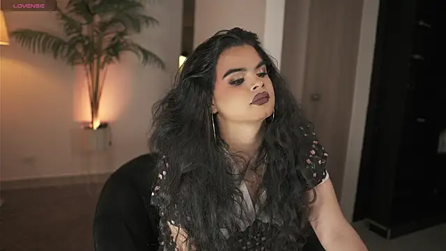 Snapshot of artechloe chatting on 04/05/26, 02:42 artechloe online show from 04/05/26, 02:42