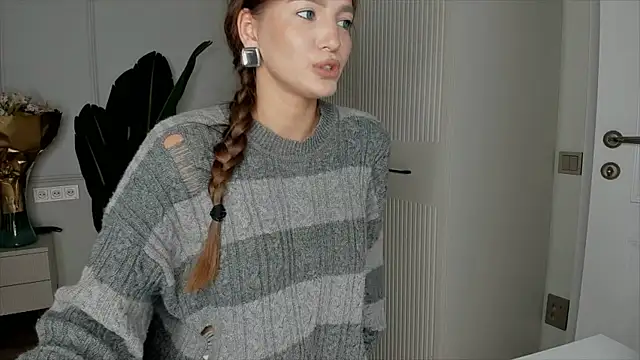 xx leila online show from 11/09/25, 10:24