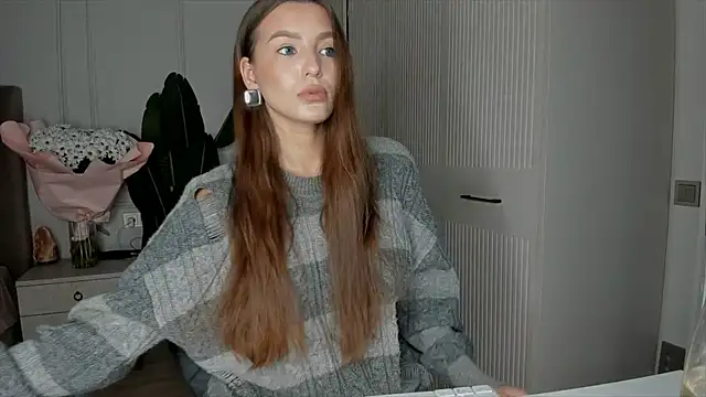 xx leila online show from 11/12/25, 10:48