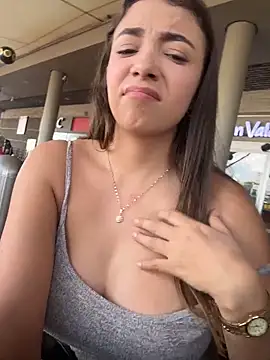 Snapshot of Hall_16 chatting on 11/25/25, 08:09 Hall 16 online show from 11/25/25, 08:09