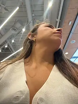 Snapshot of Hall_16 chatting on 11/26/25, 08:32 Hall 16 online show from 11/26/25, 08:32