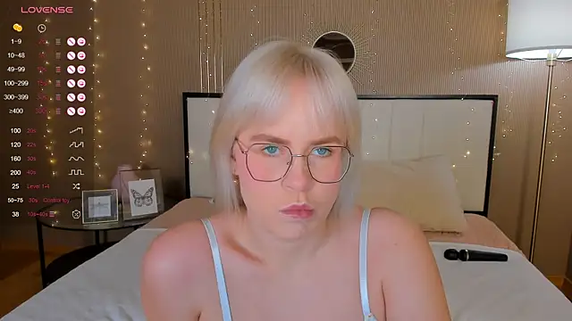 Snapshot of bellatip chatting on 10/18/25, 12:57 bellatip online show from 10/18/25, 12:57