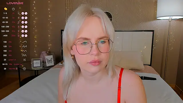 Snapshot of bellatip chatting on 10/20/25, 12:44 bellatip online show from 10/20/25, 12:44