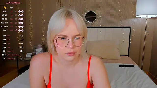 Snapshot of bellatip chatting on 10/24/25, 12:52 bellatip online show from 10/24/25, 12:52