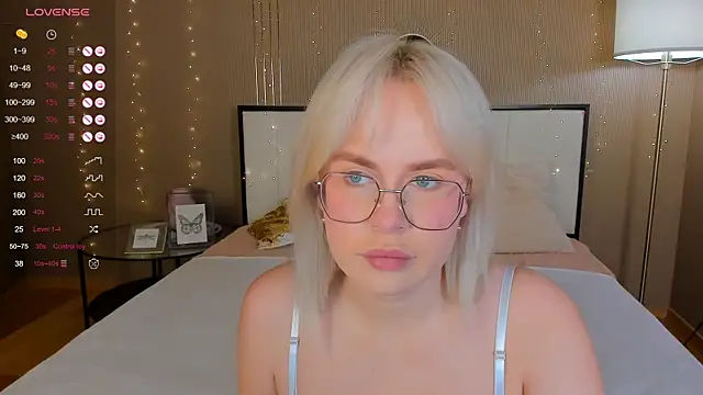 Snapshot of bellatip chatting on 10/30/25, 12:45 bellatip online show from 10/30/25, 12:45