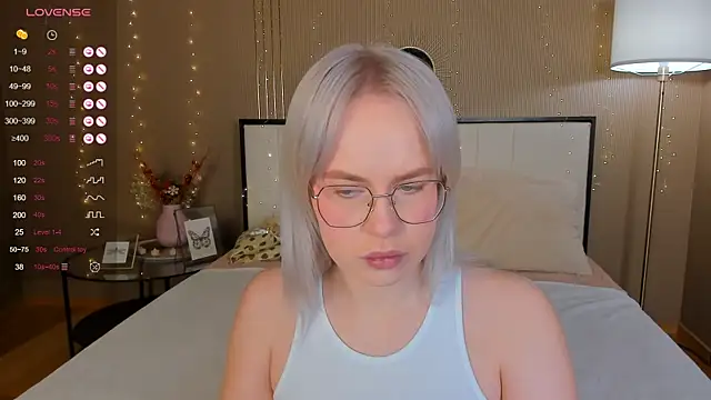 Snapshot of bellatip chatting on 11/22/25, 12:42 bellatip online show from 11/22/25, 12:42