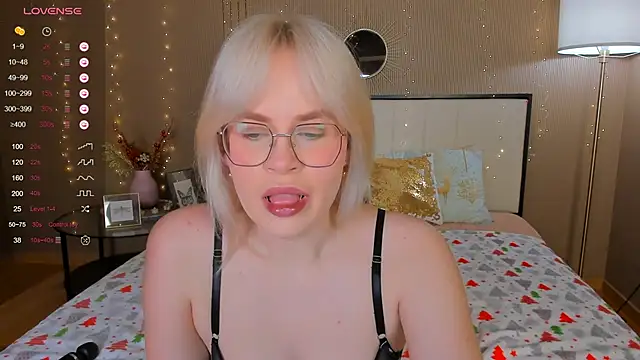 Snapshot of bellatip chatting on 12/14/25, 12:49 bellatip online show from 12/14/25, 12:49