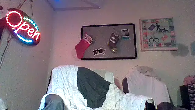 Snapshot of CLoSpunkmeyer69 chatting on 12/14/24, 08:08 CLoSpunkmeyer69 online show from 12/14/24, 08:08