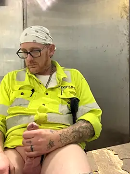 Snapshot of CLoSpunkmeyer69 chatting on 10/15/25, 02:33 CLoSpunkmeyer69 online show from 10/15/25, 02:33