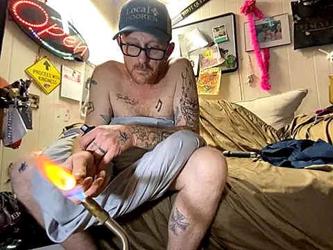 Snapshot of CLoSpunkmeyer69 chatting on 10/18/25, 08:59 CLoSpunkmeyer69 online show from 10/18/25, 08:59